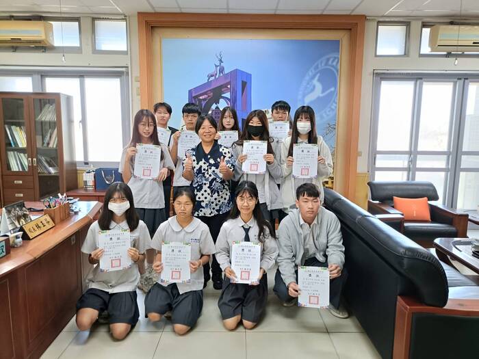 113學年度第1學期第1次期中考前三名名單圖片