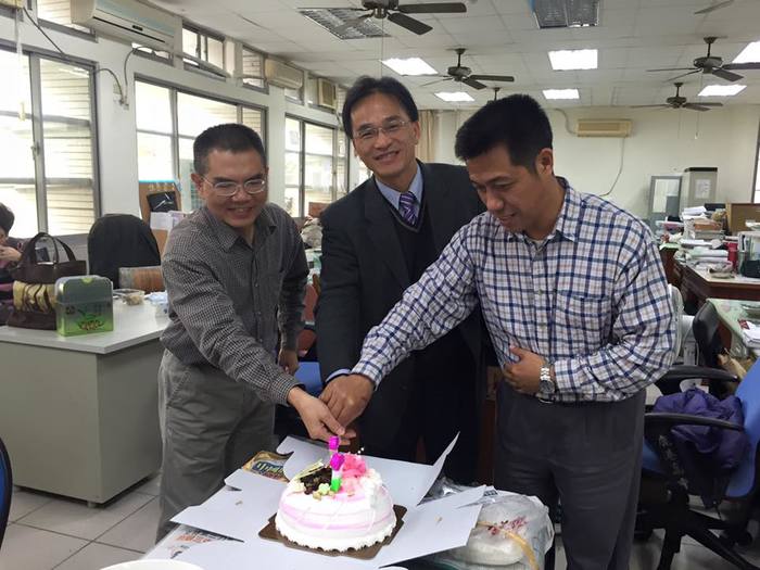 同仁一人一菜餐會歡送陳炎山老師與洪進致老師退休快樂圖片