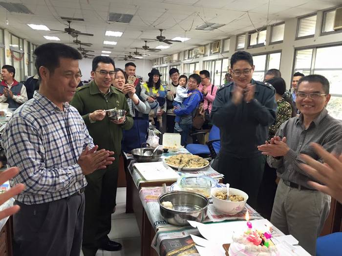 同仁一人一菜餐會歡送陳炎山老師與洪進致老師退休快樂圖片