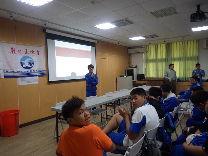 氣氛輕鬆的學生活動圖片