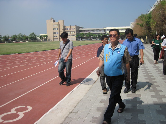 王惠美立委、施性鍾縣議員、國教署及縣府長官蒞臨本校勘查暨有體育運動設施設備整修整建計畫圖片