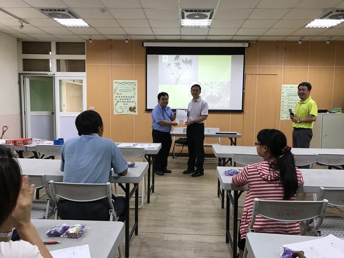 105年優質化校園生物多樣性研習-----校園藥用植物辨識成果圖片
