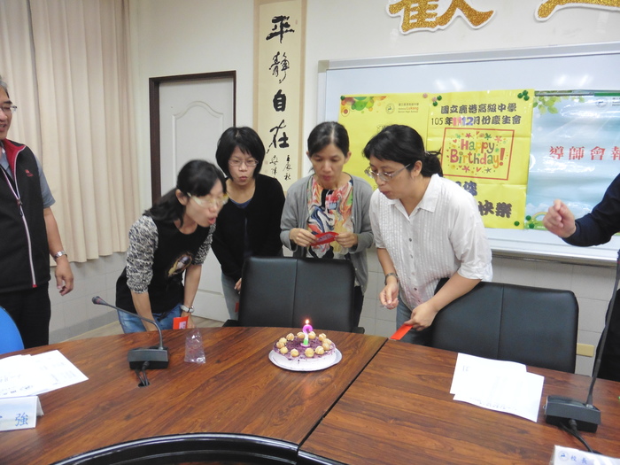 105年11.12月教職員工慶生圖片