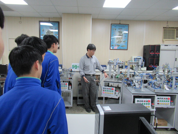 自控系教授展示控制的相關應用圖片