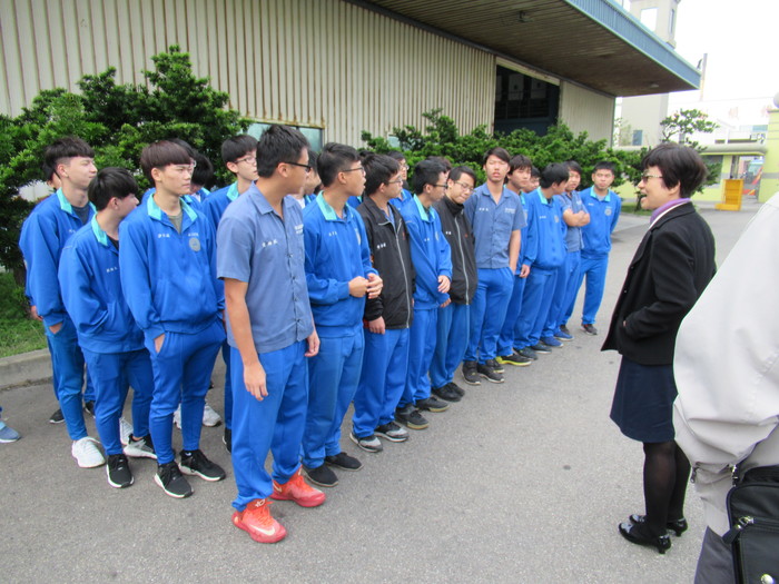 芳德公司黃特助歡迎鹿高汽車科同學蒞臨參觀圖片