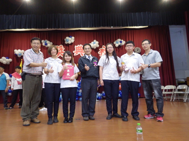 頒獎會場~陳漢銘校長與養殖科師生合影圖片