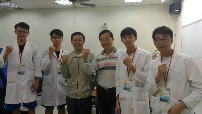 技藝競賽開賽現場，林宜賢校長為選手臨門打氣 (相片提供: 林宜賢校長)圖片