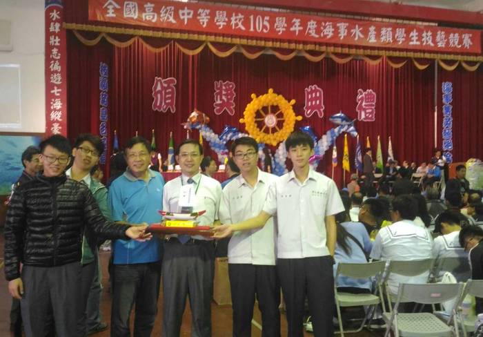 林校長與全校師生共享全國團體冠軍的榮耀圖片