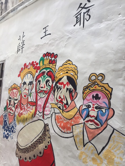 高三丙學生社區服務協助永安宮彩繪文化小巷，管理委員會施炳坤主任委員頒發獎學金圖片