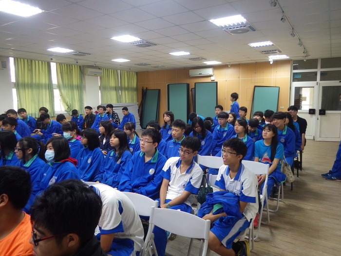 同學們聆聽校外參訪之各注意事項圖片