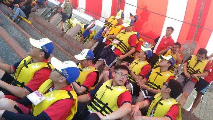 2017鹿港慶端陽教師龍舟隊圖片