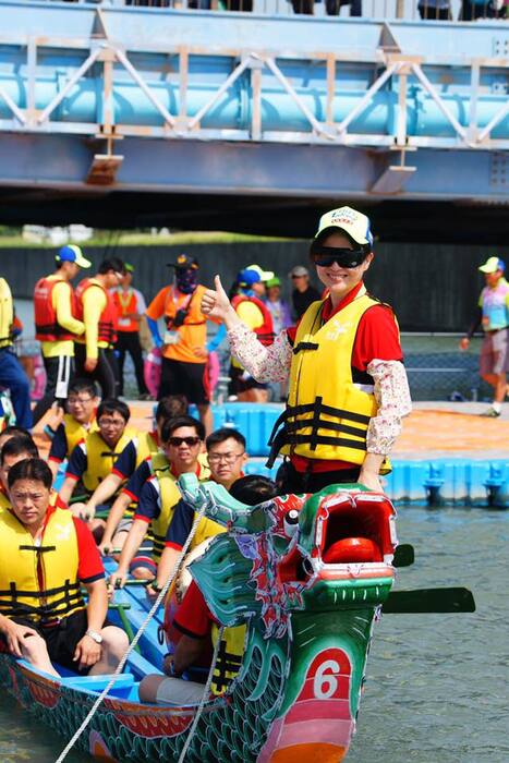 2017鹿港慶端陽教師龍舟隊圖片