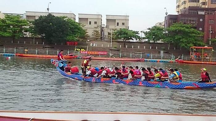 2017鹿港慶端陽教師龍舟隊圖片