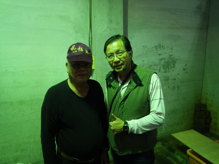 感謝吳鐘添董事長(左)圖片