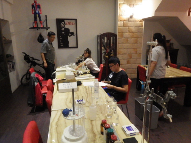 賽前夜民宿當練功房~~老師和選手們要拼戰到最後一刻!!圖片