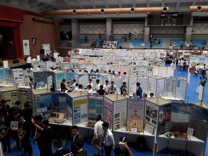 比賽會場~台灣師範大學體育館~布置了滿滿滿的作品(現在只看到一部分)圖片