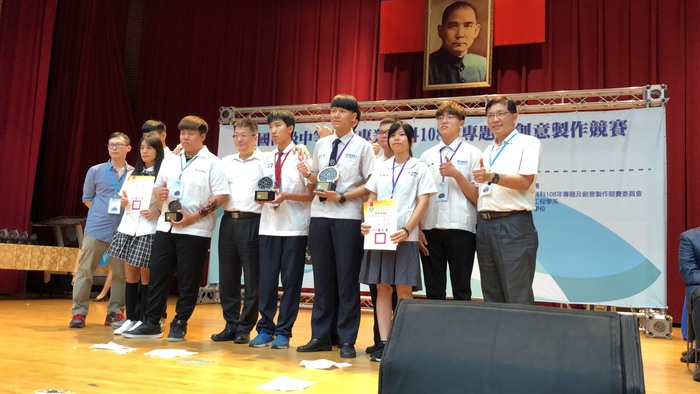 本校養殖科5位同學共同獲得專題組第1名圖片